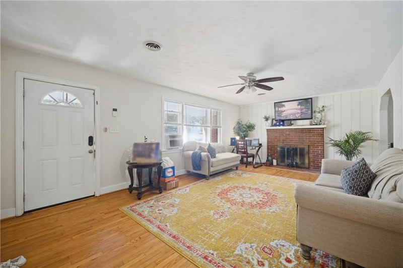 Photo 8 of 21 residential for sale in Portsmouth virginia