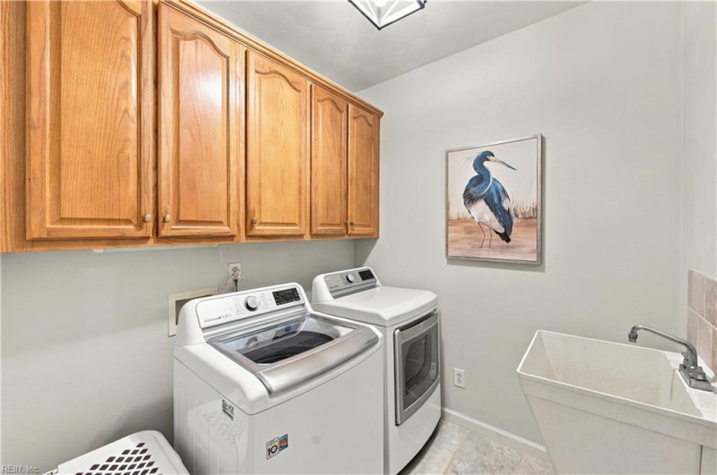 Photo 24 of 39 residential for sale in Chesapeake virginia