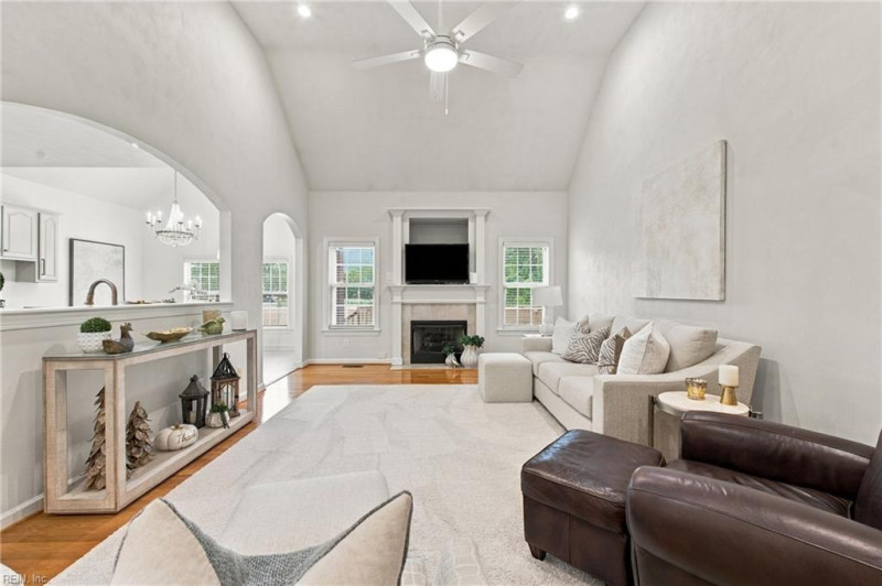 Photo 4 of 39 residential for sale in Chesapeake virginia