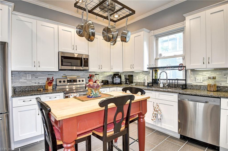 Photo 5 of 46 residential for sale in Portsmouth virginia