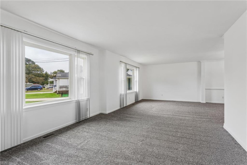 Photo 8 of 48 residential for sale in Portsmouth virginia