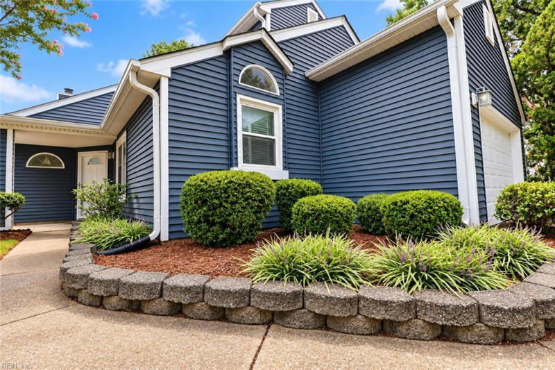 Photo 2 of 33 residential for sale in Virginia Beach virginia