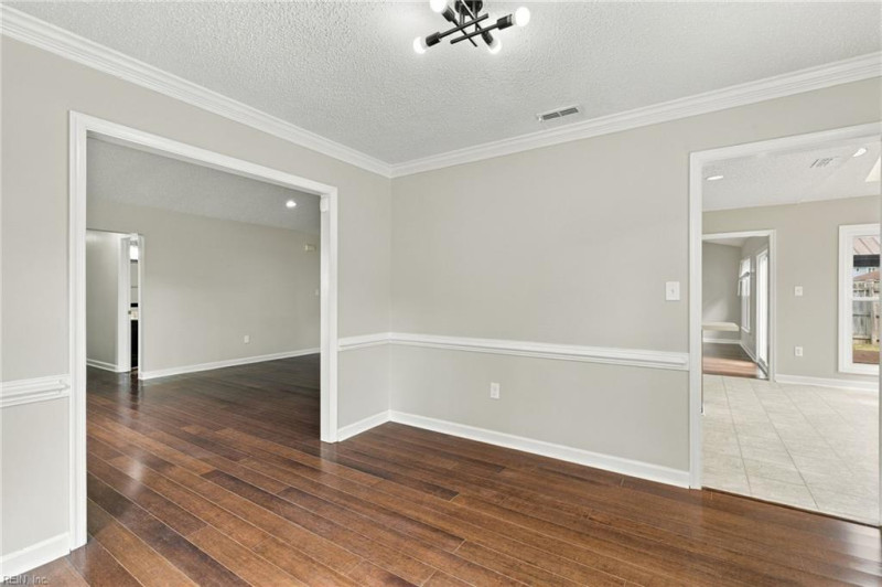 Photo 12 of 36 residential for sale in Hampton virginia