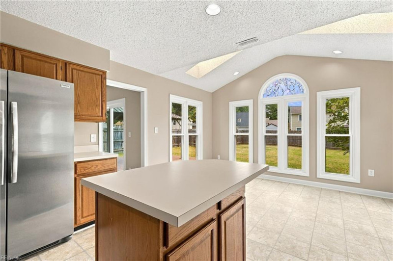 Photo 18 of 36 residential for sale in Hampton virginia