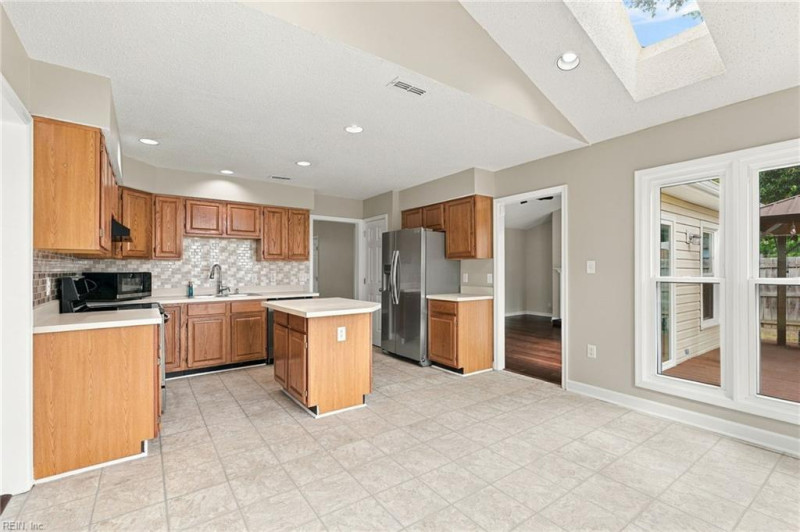 Photo 3 of 36 residential for sale in Hampton virginia