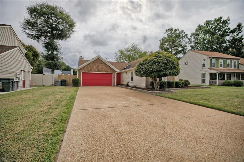 Photo 7 of 36 residential for sale in Hampton virginia