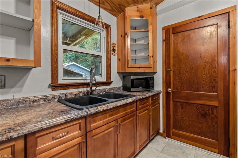 Photo 10 of 32 residential for sale in Chesapeake virginia