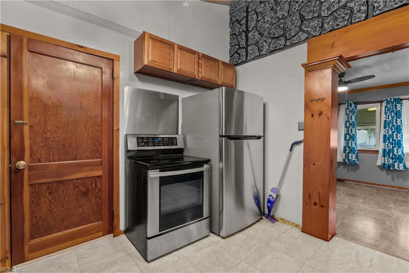Photo 11 of 32 residential for sale in Chesapeake virginia