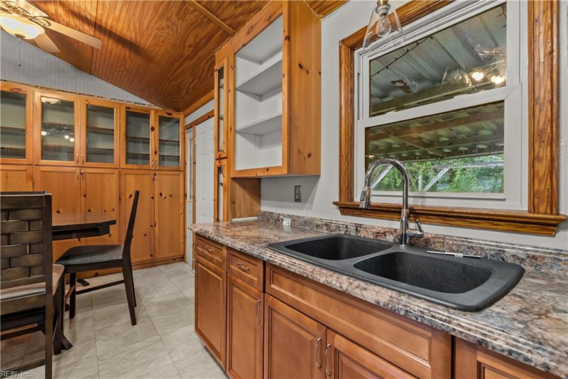 Photo 13 of 32 residential for sale in Chesapeake virginia