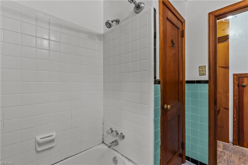 Photo 15 of 32 residential for sale in Chesapeake virginia