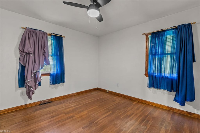 Photo 17 of 32 residential for sale in Chesapeake virginia