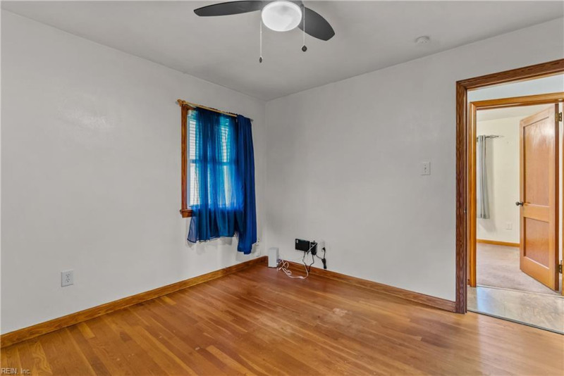 Photo 19 of 32 residential for sale in Chesapeake virginia