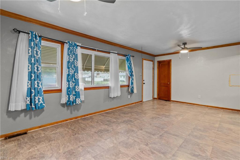 Photo 2 of 32 residential for sale in Chesapeake virginia