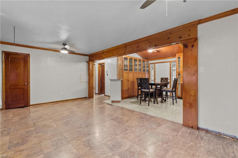 Photo 3 of 32 residential for sale in Chesapeake virginia