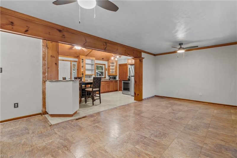 Photo 4 of 32 residential for sale in Chesapeake virginia