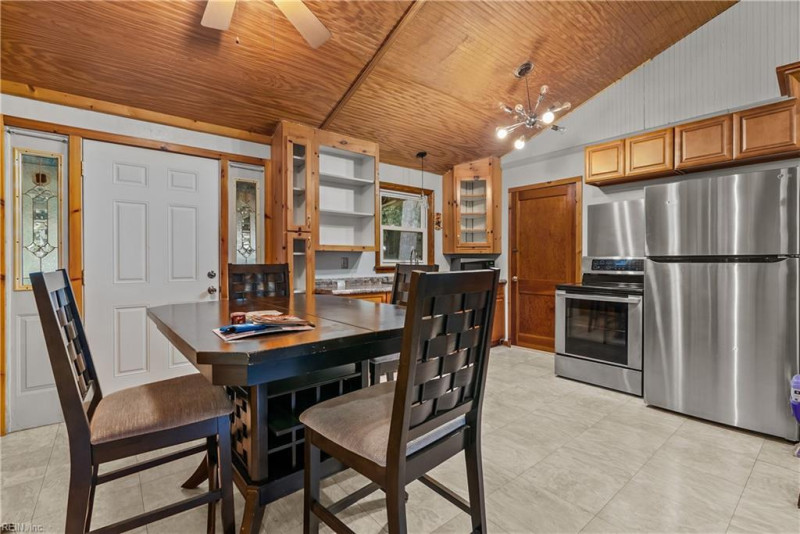 Photo 6 of 32 residential for sale in Chesapeake virginia