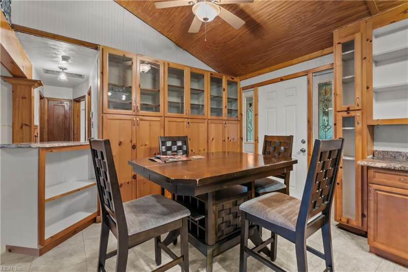 Photo 7 of 32 residential for sale in Chesapeake virginia
