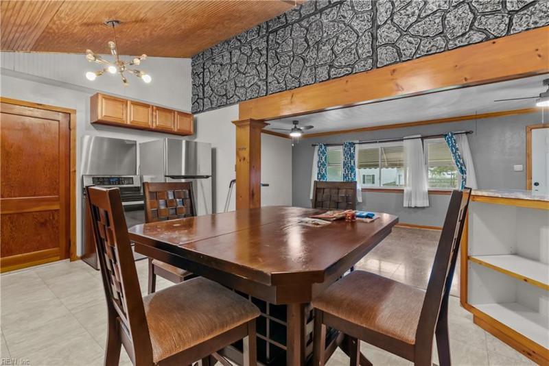 Photo 8 of 32 residential for sale in Chesapeake virginia