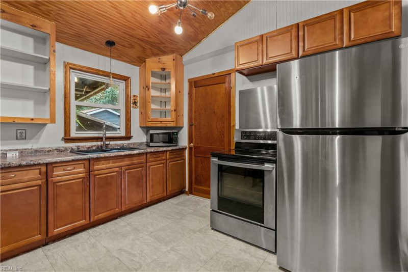 Photo 9 of 32 residential for sale in Chesapeake virginia
