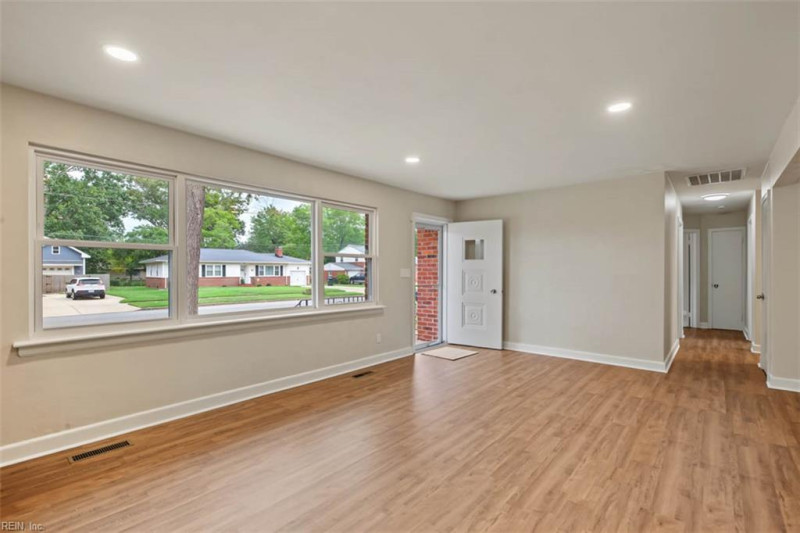 Photo 10 of 35 residential for sale in Norfolk virginia