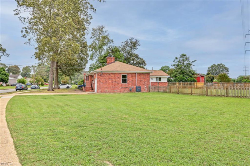 Photo 3 of 35 residential for sale in Norfolk virginia