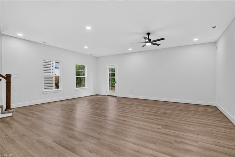 Photo 10 of 32 residential for sale in Virginia Beach virginia