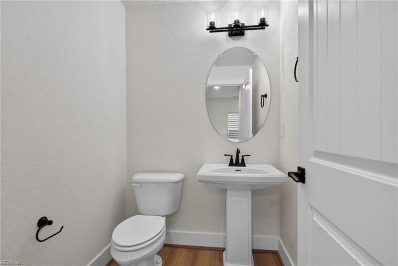 Photo 13 of 32 residential for sale in Virginia Beach virginia