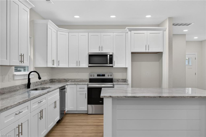 Photo 4 of 32 residential for sale in Virginia Beach virginia