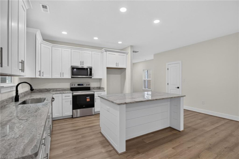 Photo 7 of 32 residential for sale in Virginia Beach virginia