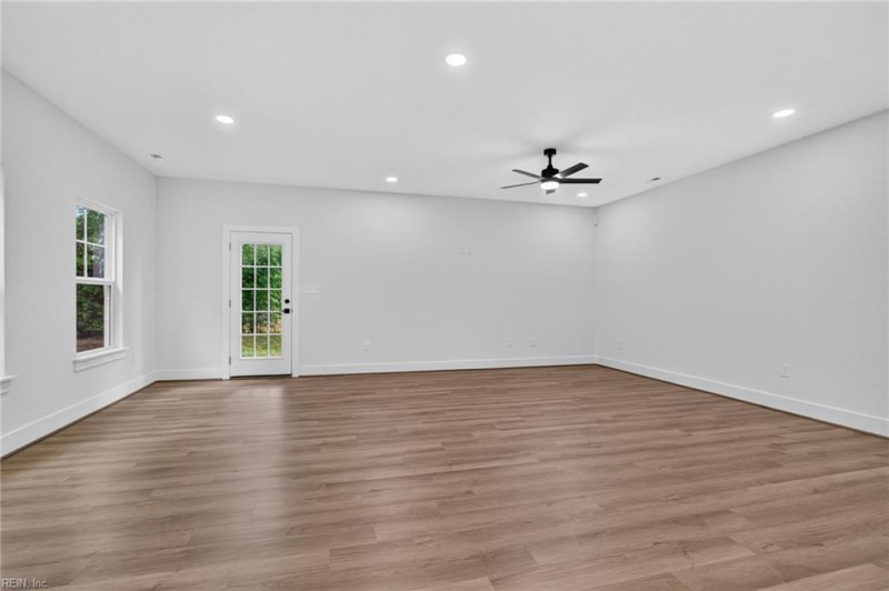 Photo 9 of 32 residential for sale in Virginia Beach virginia