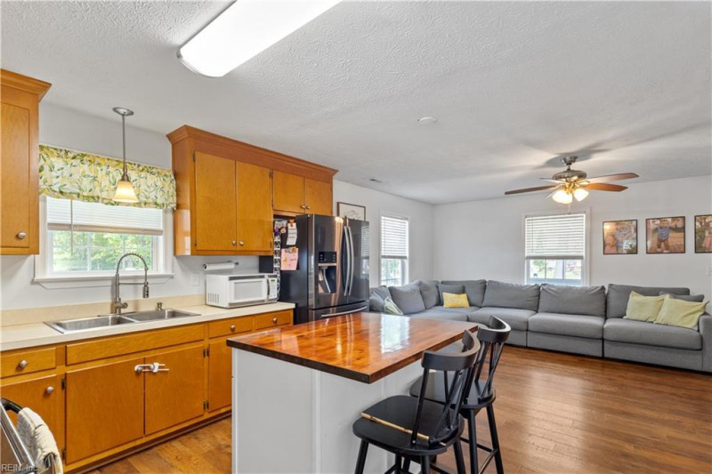 Photo 10 of 39 residential for sale in Gloucester County virginia