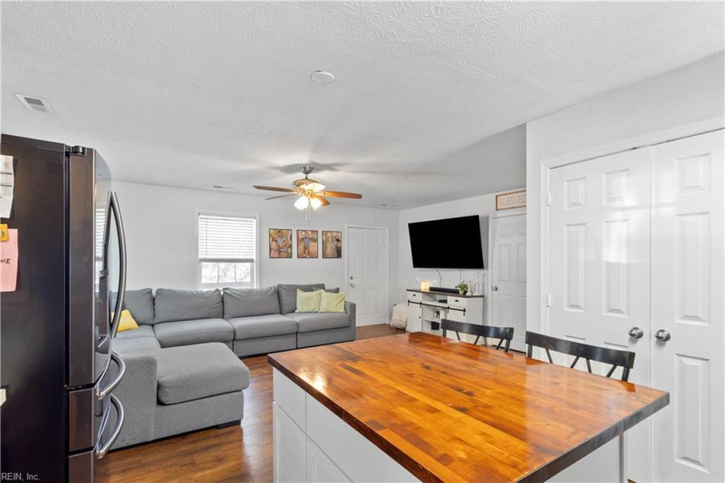 Photo 12 of 39 residential for sale in Gloucester County virginia