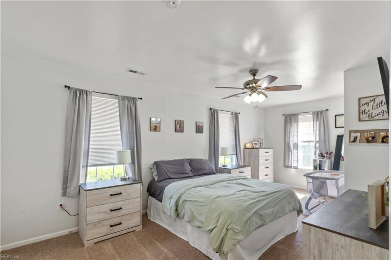Photo 13 of 39 residential for sale in Gloucester County virginia