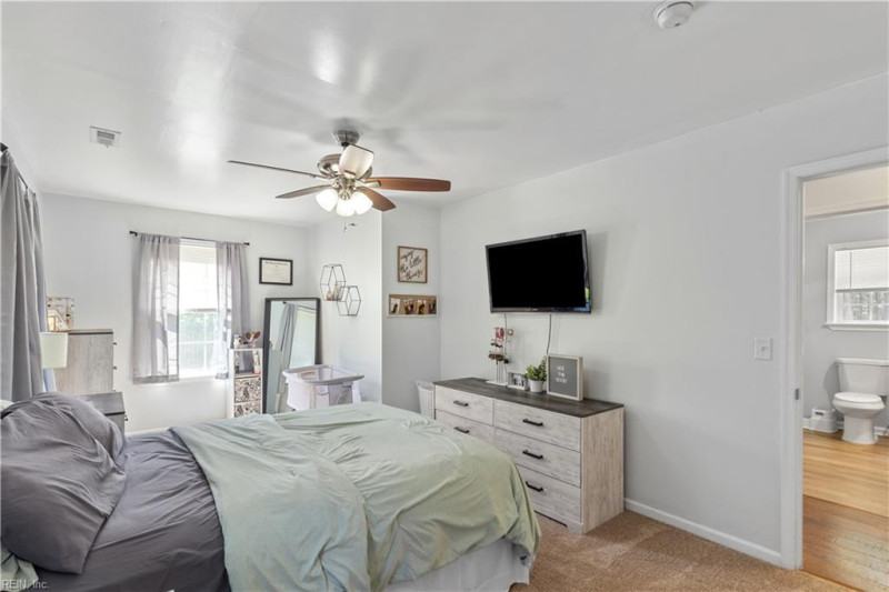 Photo 14 of 39 residential for sale in Gloucester County virginia