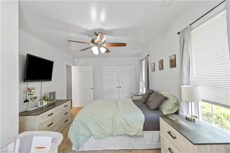 Photo 15 of 39 residential for sale in Gloucester County virginia
