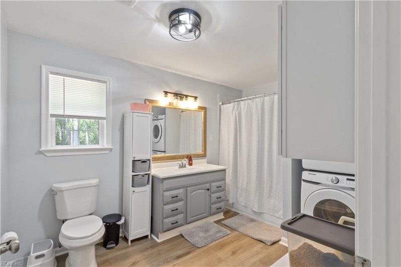 Photo 16 of 39 residential for sale in Gloucester County virginia