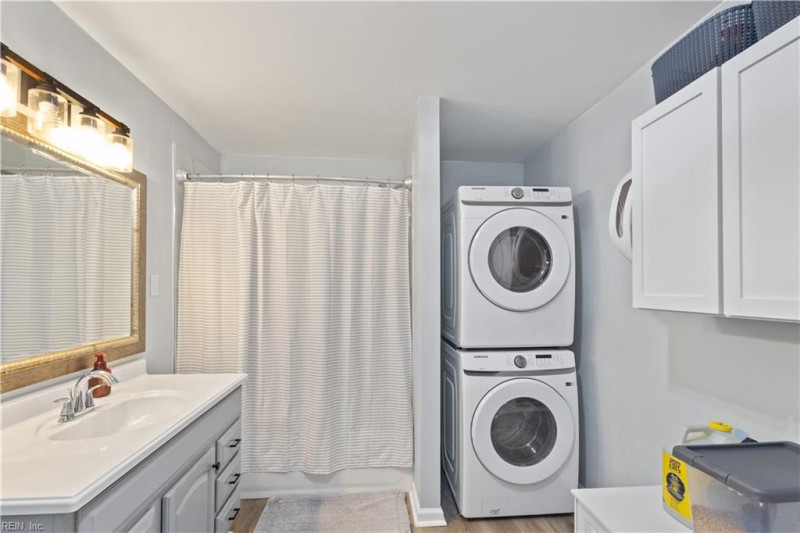 Photo 17 of 39 residential for sale in Gloucester County virginia