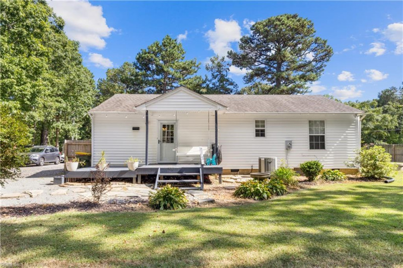 Photo 21 of 39 residential for sale in Gloucester County virginia