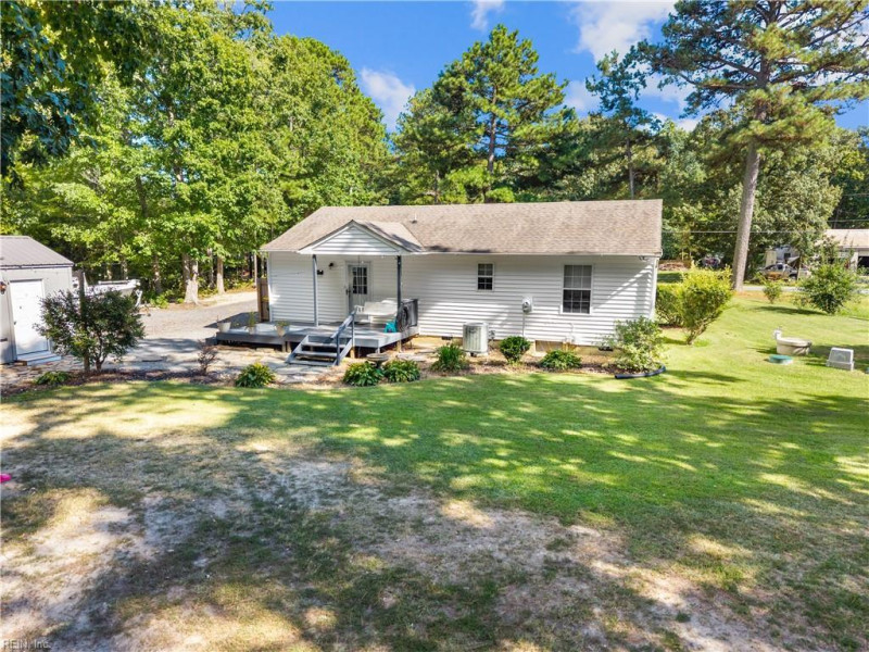 Photo 22 of 39 residential for sale in Gloucester County virginia