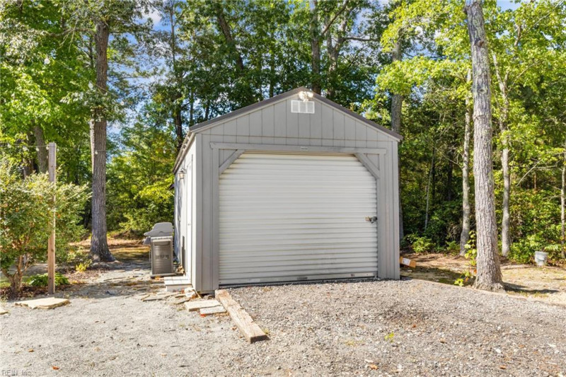 Photo 24 of 39 residential for sale in Gloucester County virginia