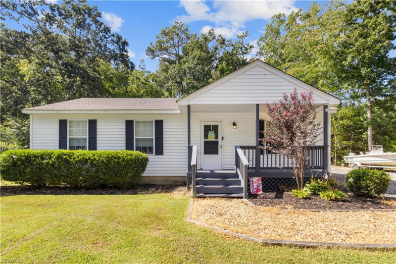 Photo 4 of 39 residential for sale in Gloucester County virginia