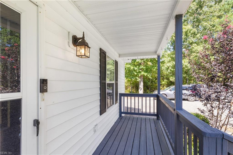 Photo 5 of 39 residential for sale in Gloucester County virginia