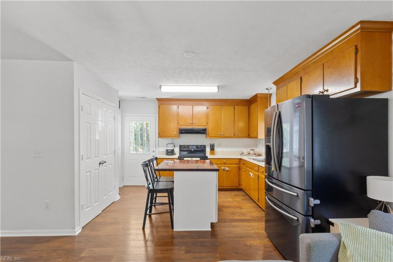 Photo 8 of 39 residential for sale in Gloucester County virginia