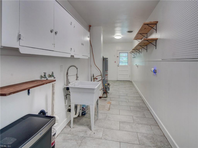 Photo 12 of 50 residential for sale in Chesapeake virginia