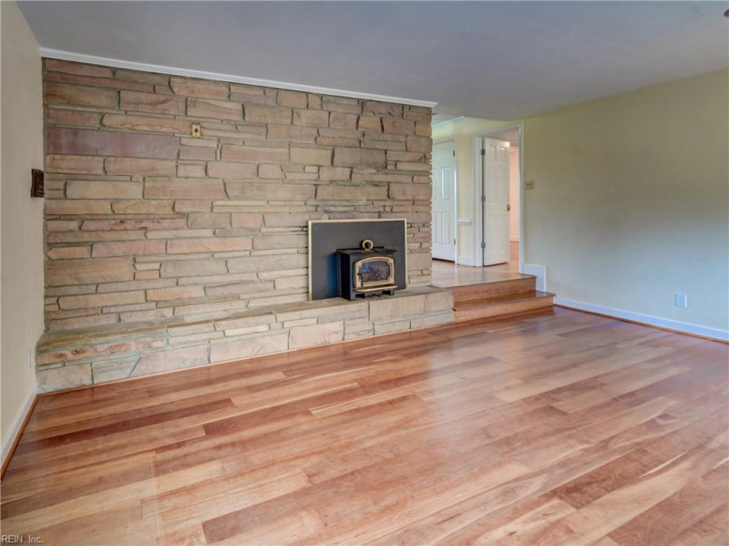 Photo 14 of 50 residential for sale in Chesapeake virginia