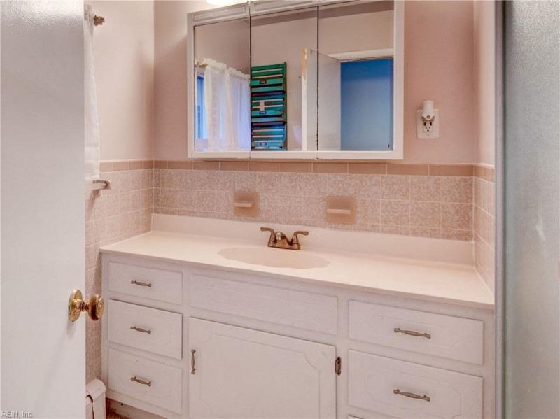 Photo 26 of 50 residential for sale in Chesapeake virginia