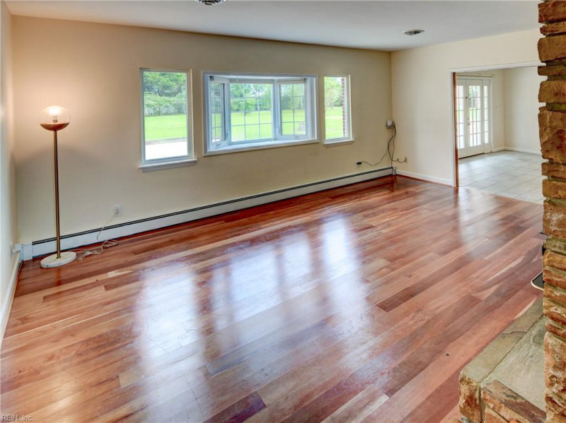 Photo 4 of 50 residential for sale in Chesapeake virginia