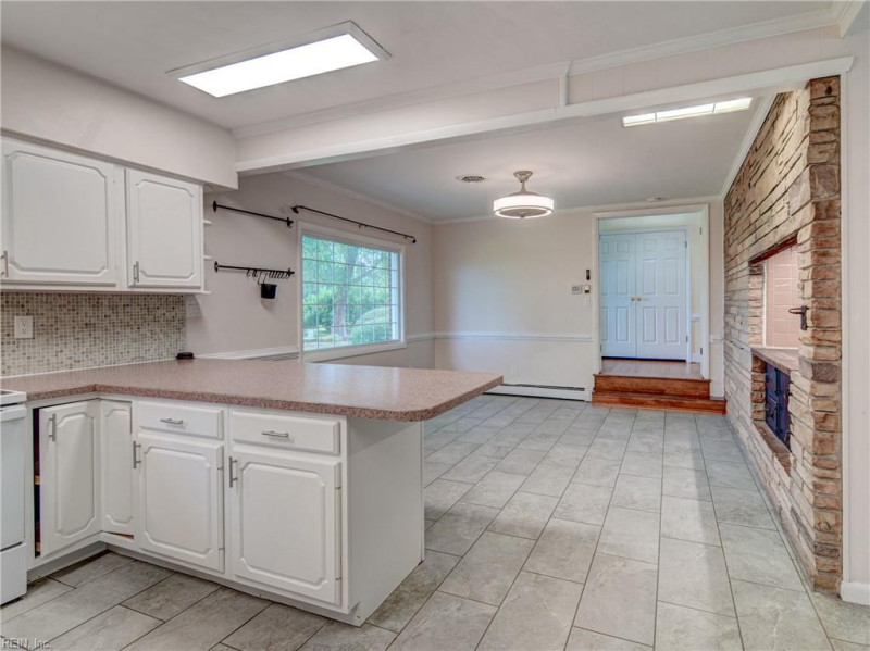 Photo 6 of 50 residential for sale in Chesapeake virginia