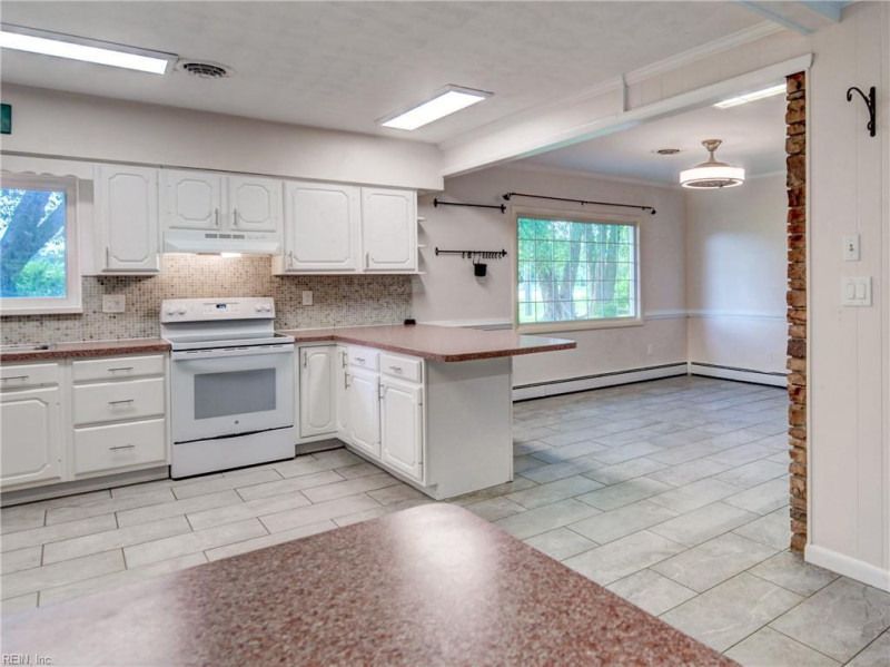 Photo 8 of 50 residential for sale in Chesapeake virginia