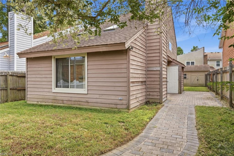 Photo 2 of 30 residential for sale in Virginia Beach virginia
